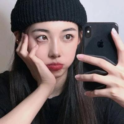 冰属性男子与酷酷女同事海报